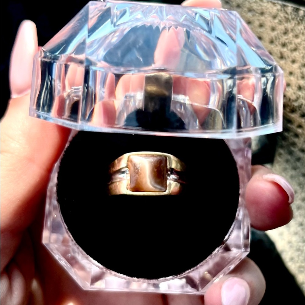 Men’s 10k gold ring with Cat Eye stone